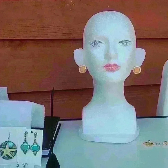 VINTAGE salmon stones with gold tone rehnistones stud  earrings - Picture 16 of 17